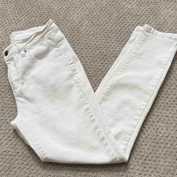 KanCan Women's White Skinny Jeans - Picture 1 of 8
